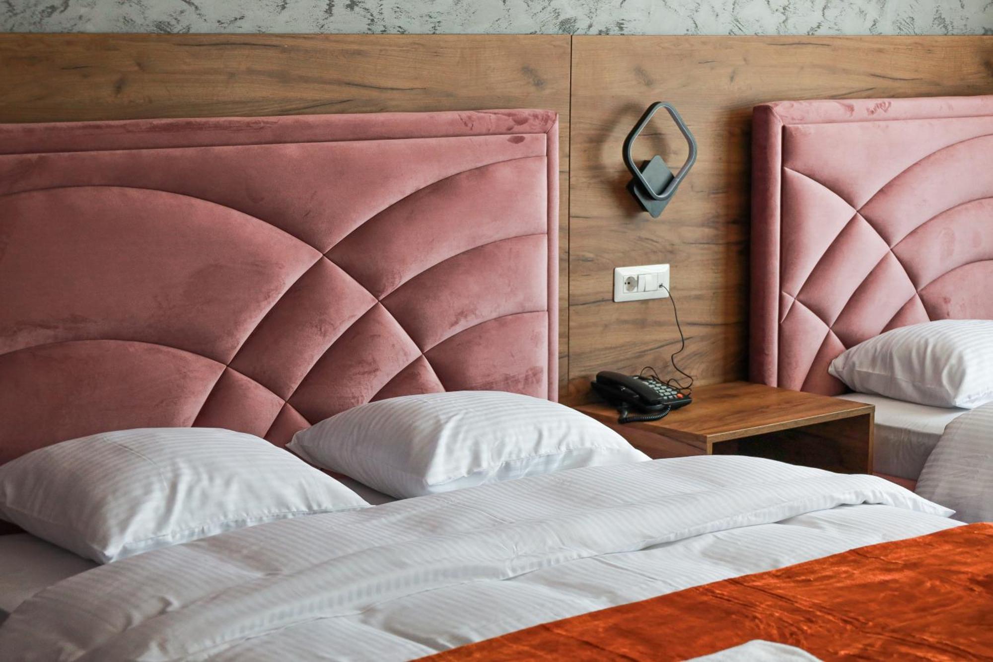 Nafron Hotel Prizren Esterno foto