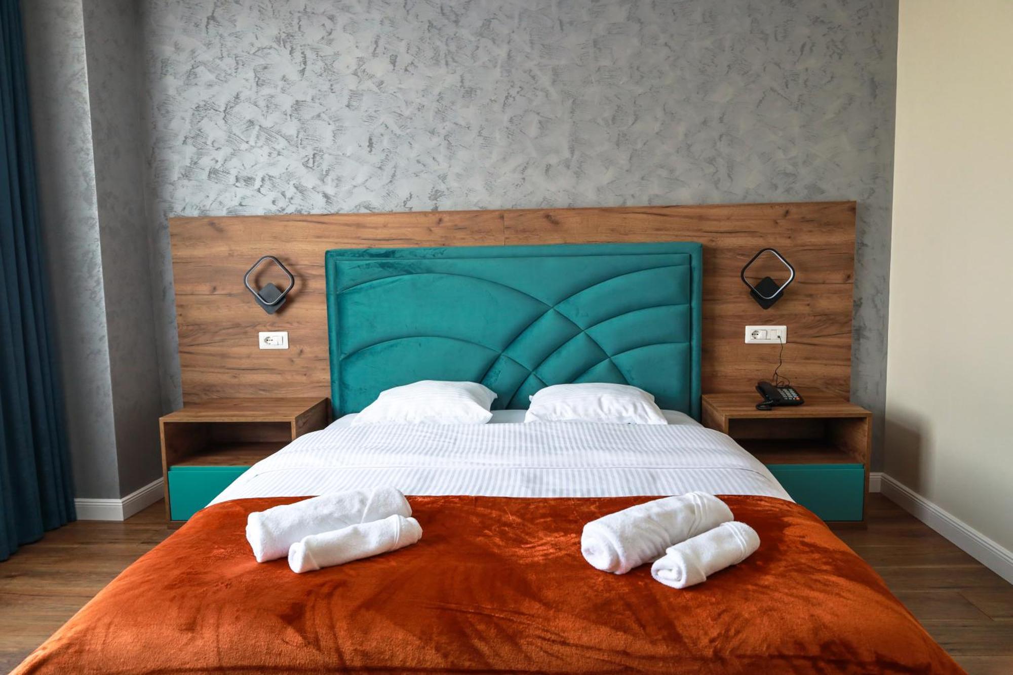 Nafron Hotel Prizren Esterno foto