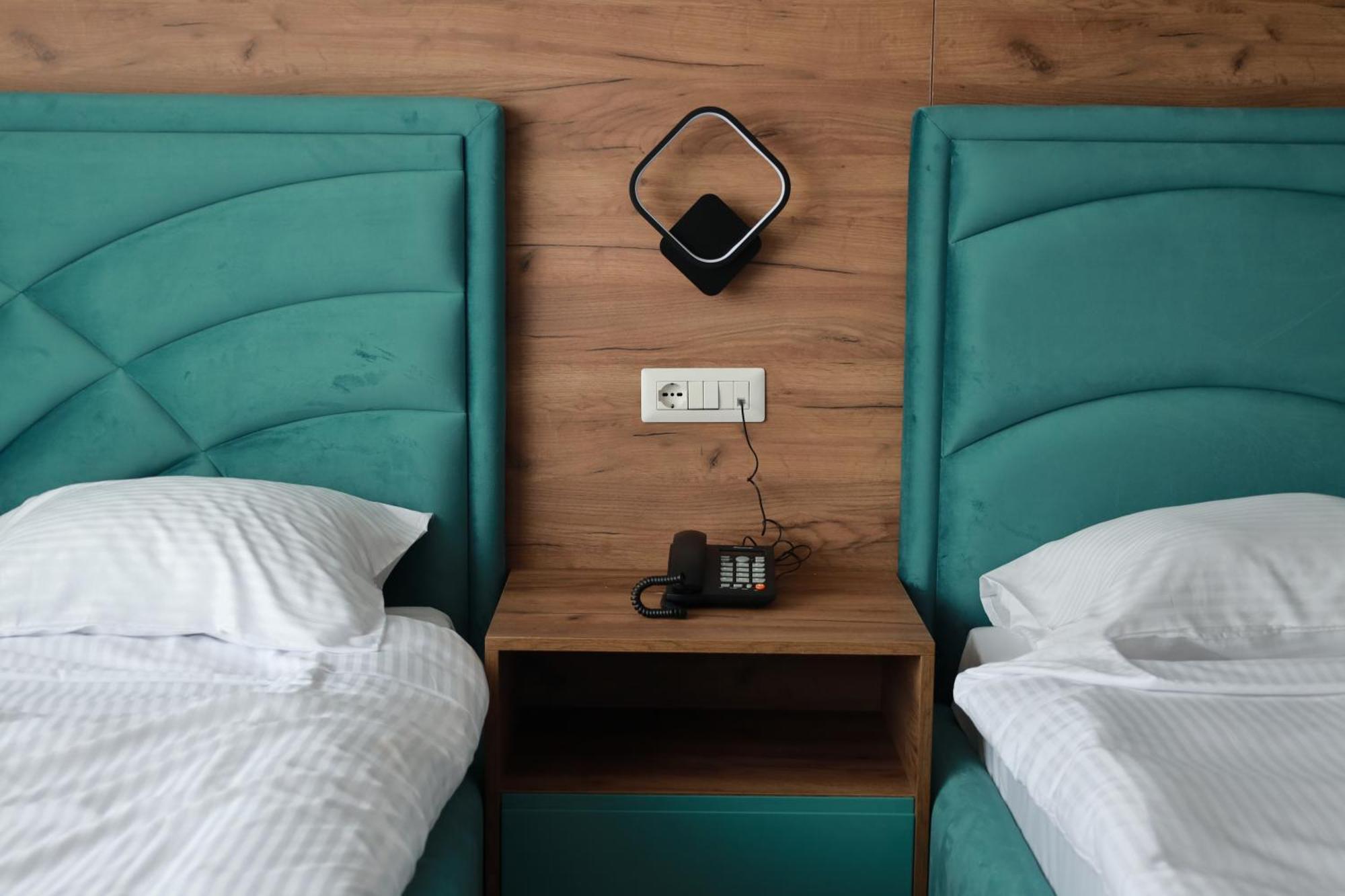Nafron Hotel Prizren Esterno foto