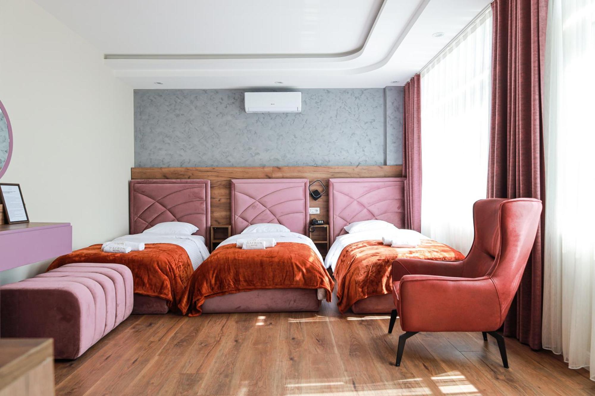 Nafron Hotel Prizren Esterno foto