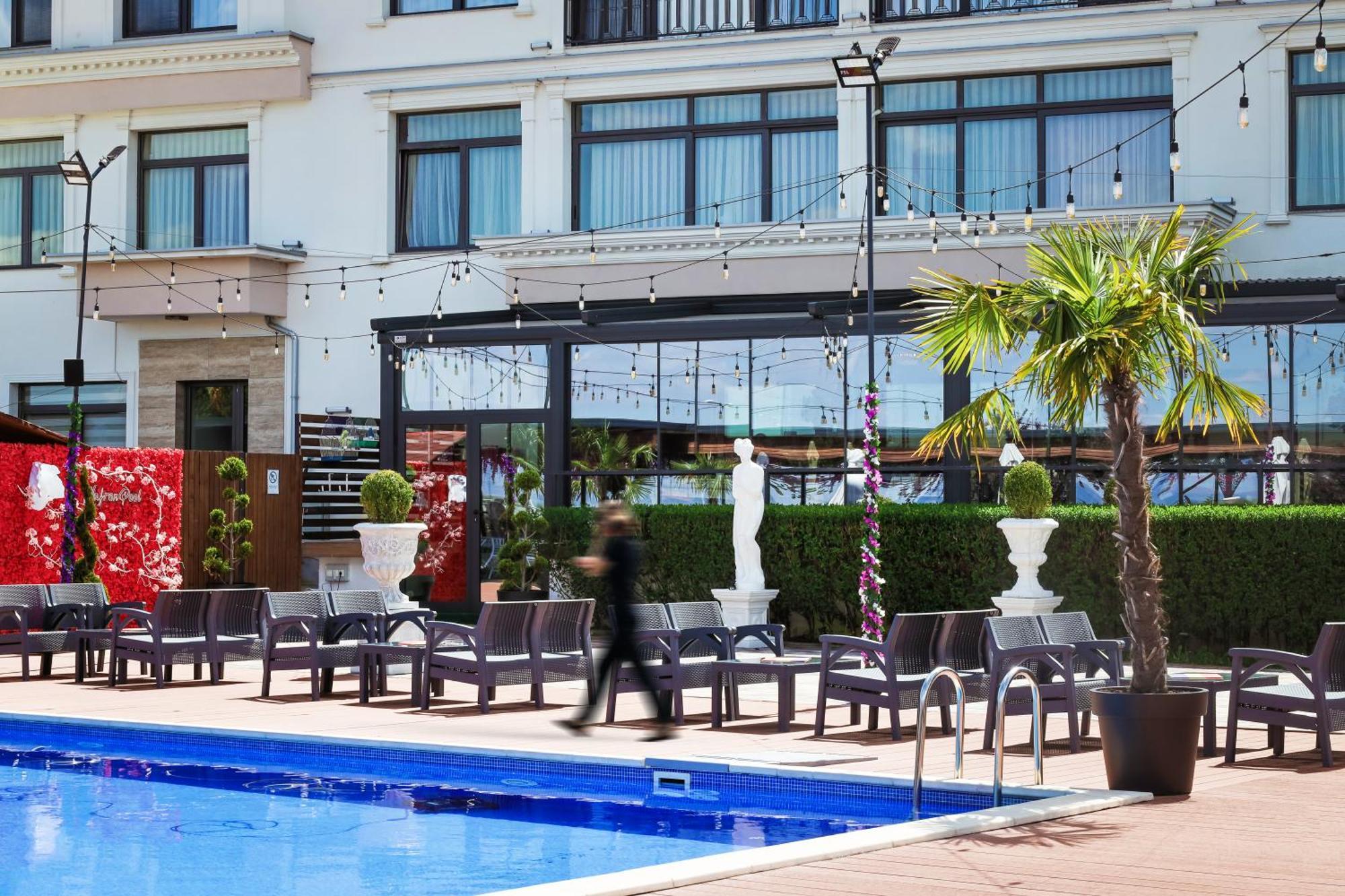 Nafron Hotel Prizren Esterno foto