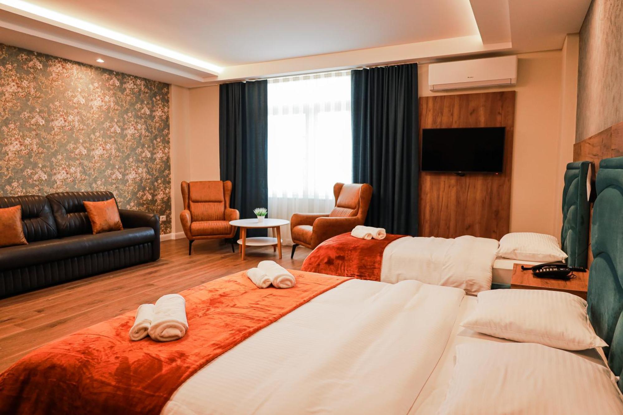 Nafron Hotel Prizren Esterno foto