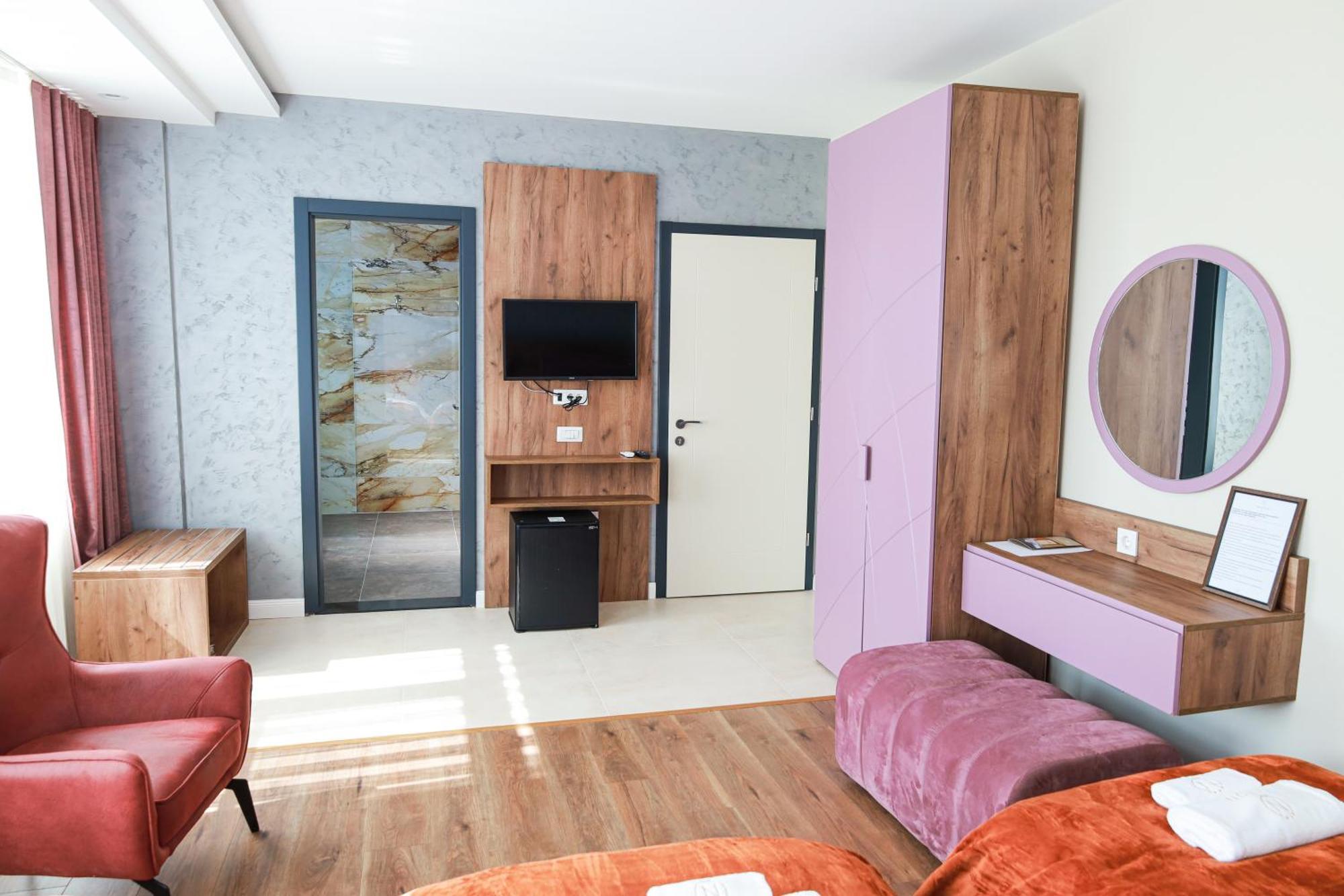 Nafron Hotel Prizren Esterno foto