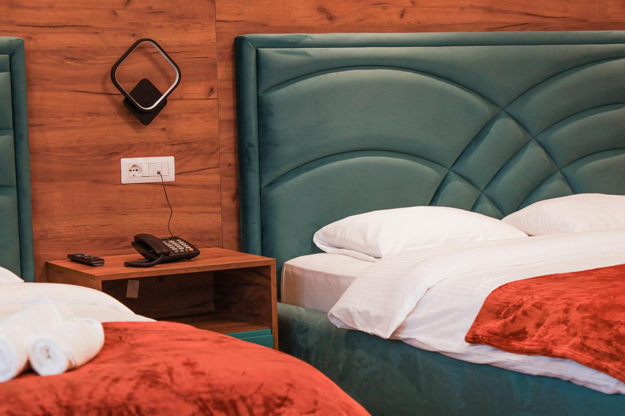 Nafron Hotel Prizren Esterno foto