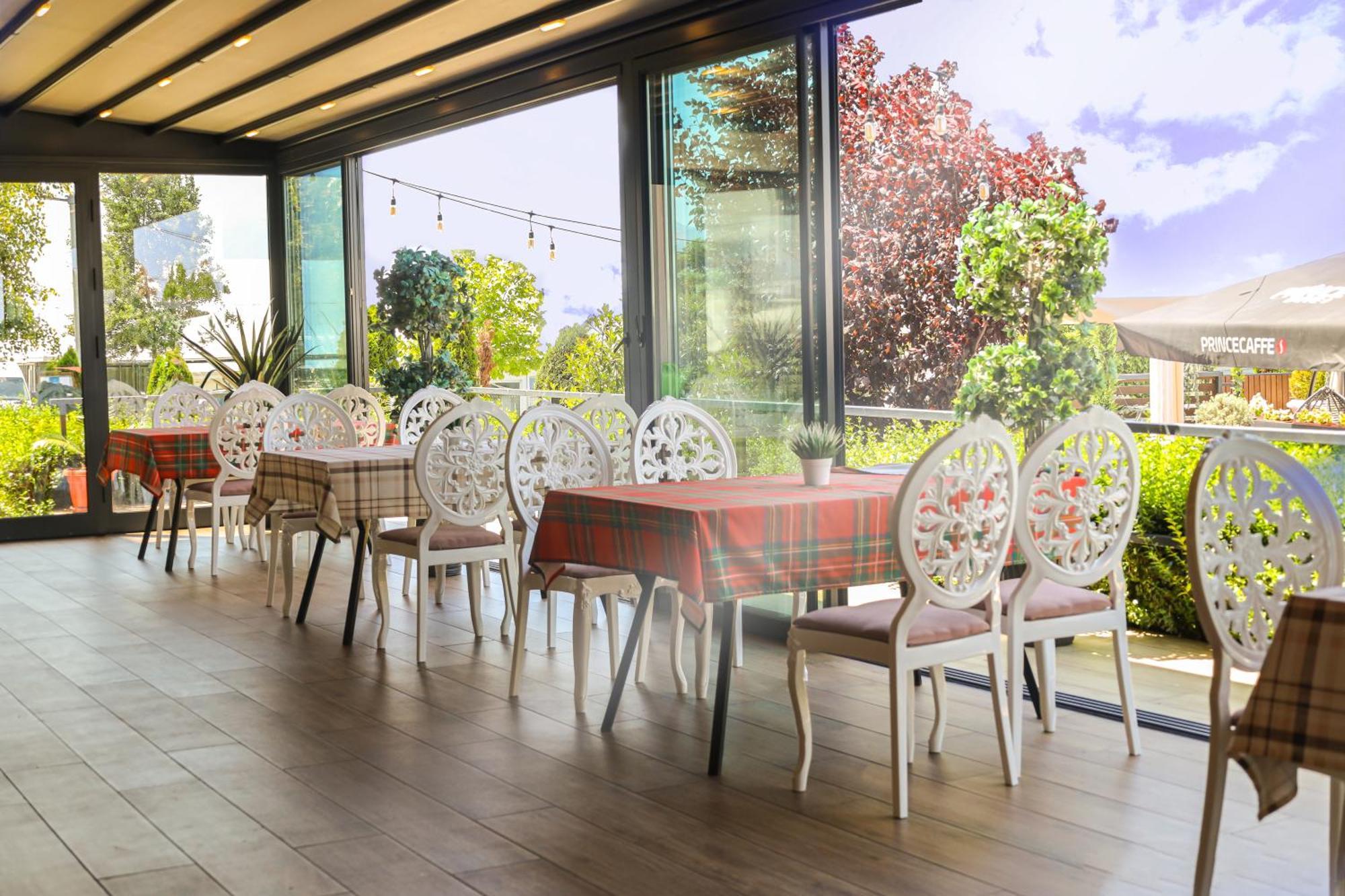 Nafron Hotel Prizren Esterno foto