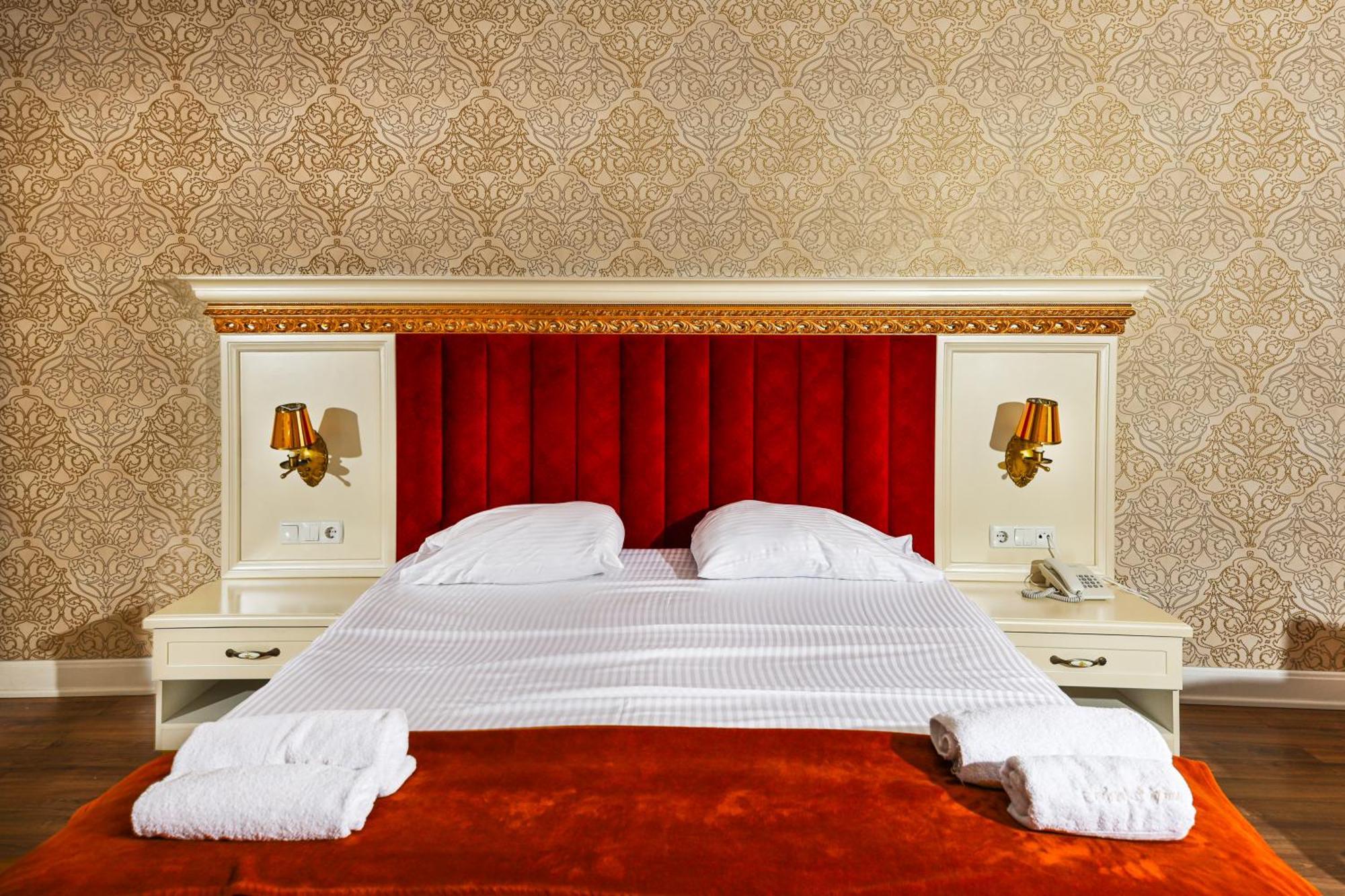 Nafron Hotel Prizren Esterno foto