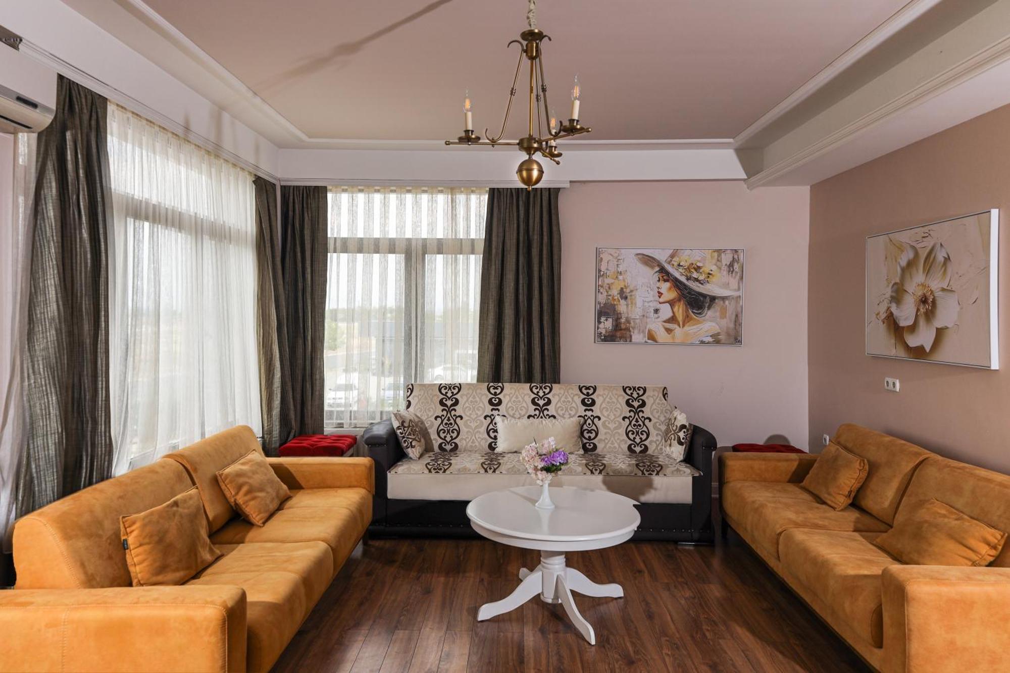 Nafron Hotel Prizren Esterno foto