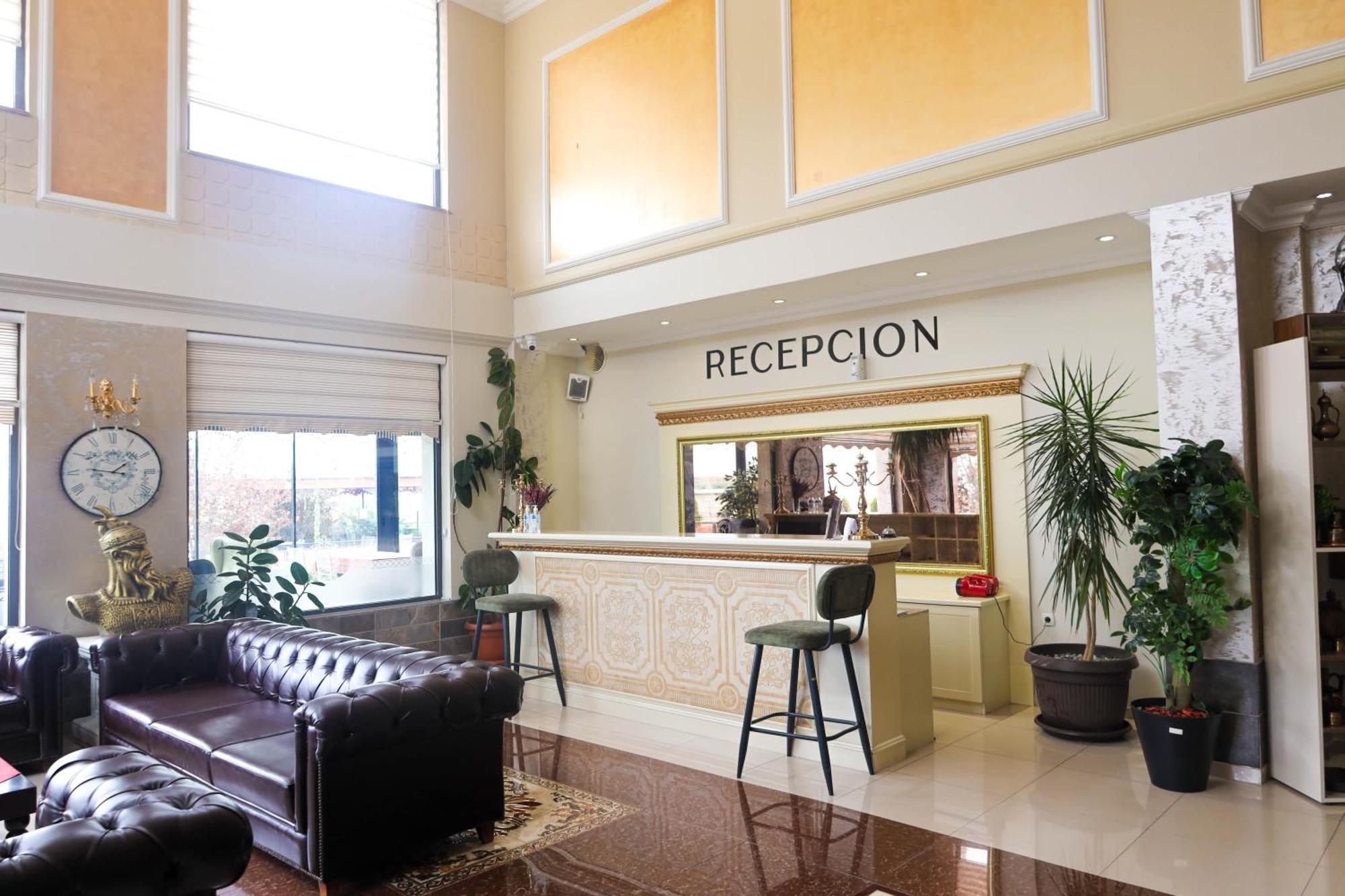 Nafron Hotel Prizren Esterno foto