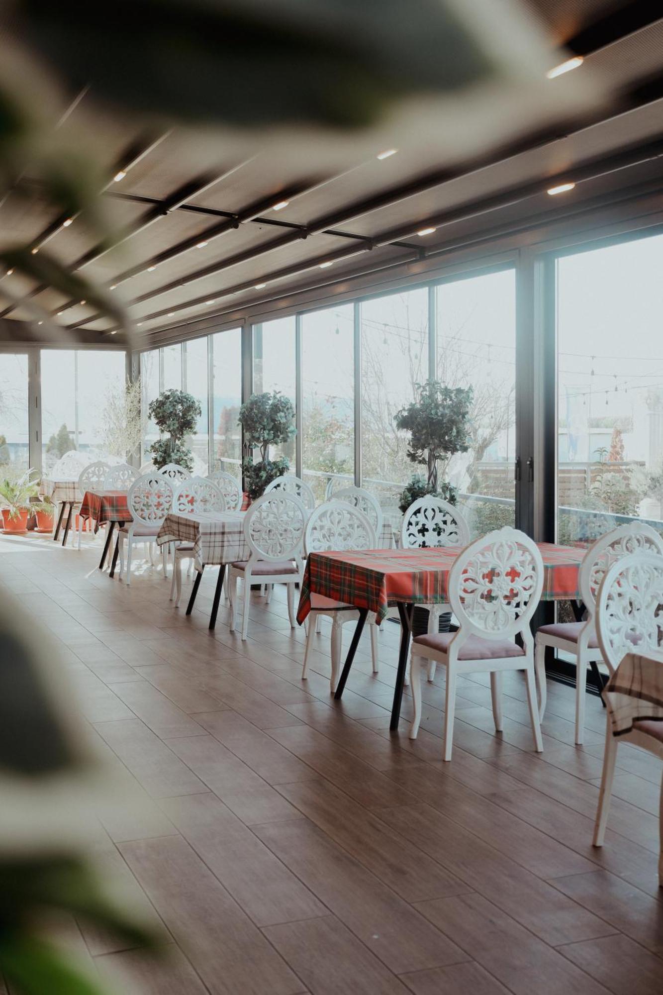 Nafron Hotel Prizren Esterno foto